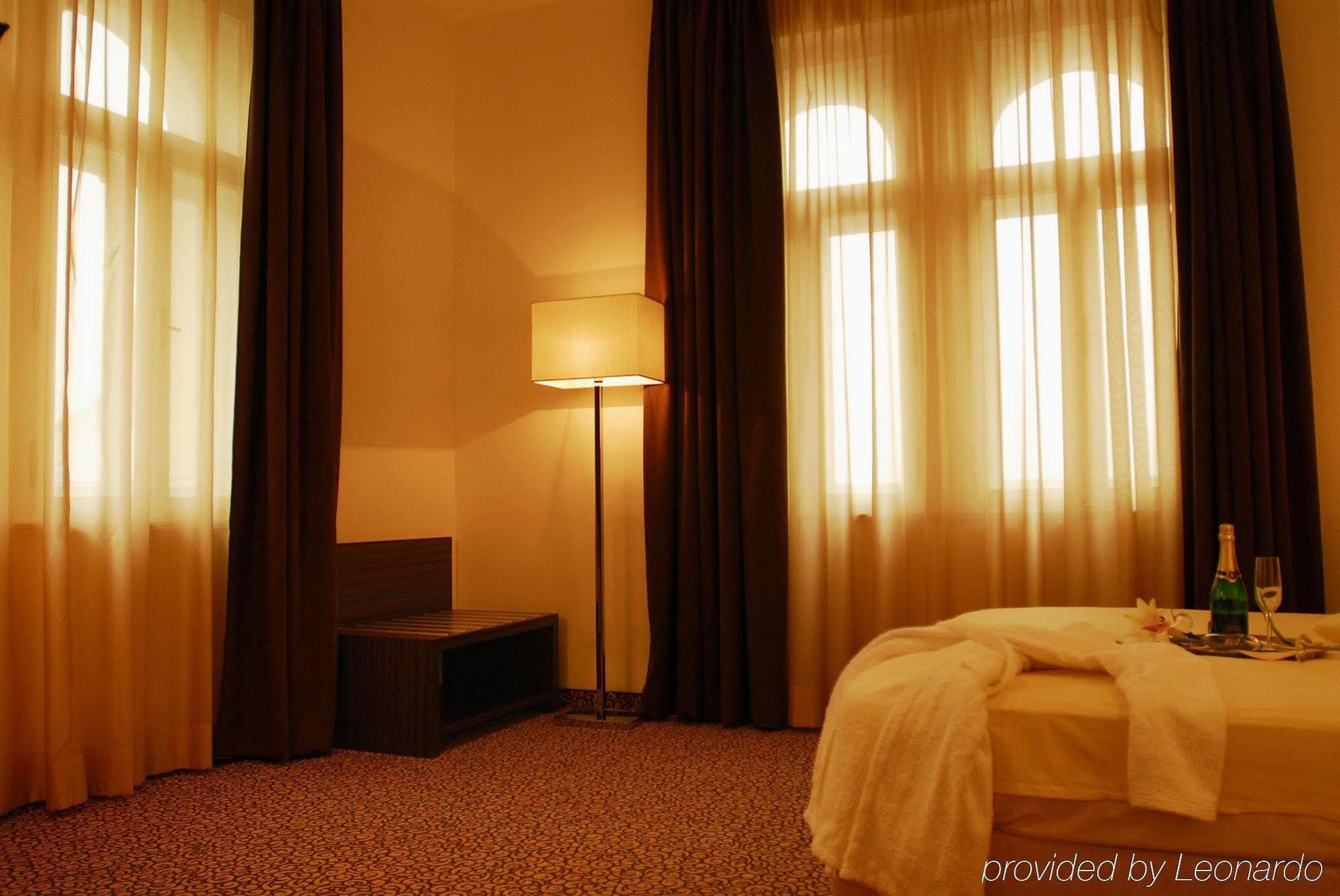 Hotel Assenzio Praga Esterno foto